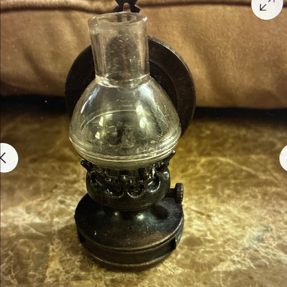 Vintage Style Small Oil Lamp Pencil Sharpener die cast - Picture 1 of 3
